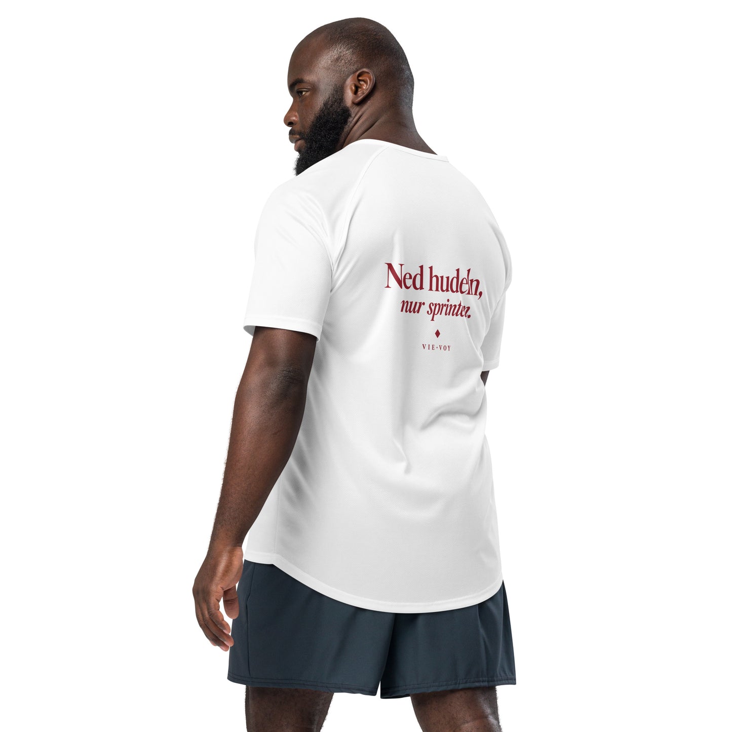 T-Shirt „Ned hudeln, nur sprinten.“ Run Club Edition – Getragen