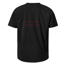 T-Shirt „Born to suder, forced to run.“ – Farbe Schwarz, Rückansicht