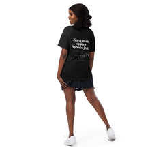T-Shirt „Spritzwein später, Sprints jetzt.“ – Farbe Schwarz, Nahaufnahme Print