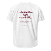 T-Shirt „Halbmarathon, halb vernünftig.“ – Run Club Edition